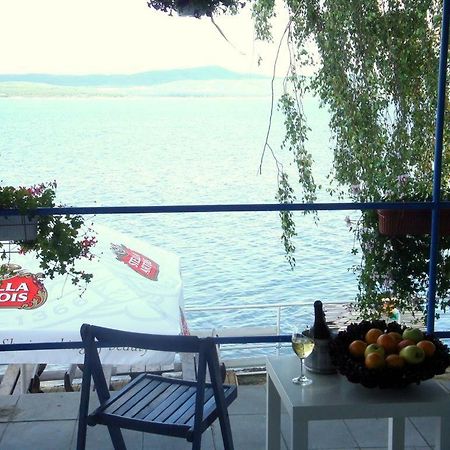 Комплекс Белите Къщи Shtarkelovo Gnezdo Bagian luar foto
