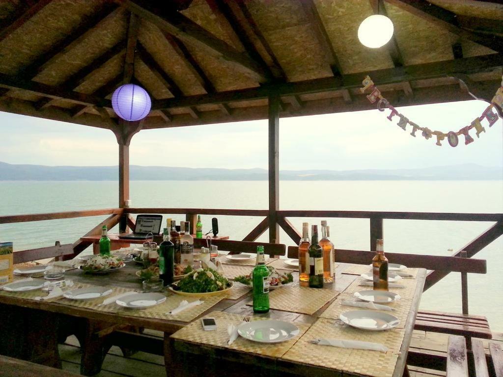 Комплекс Белите Къщи Shtarkelovo Gnezdo Bagian luar foto