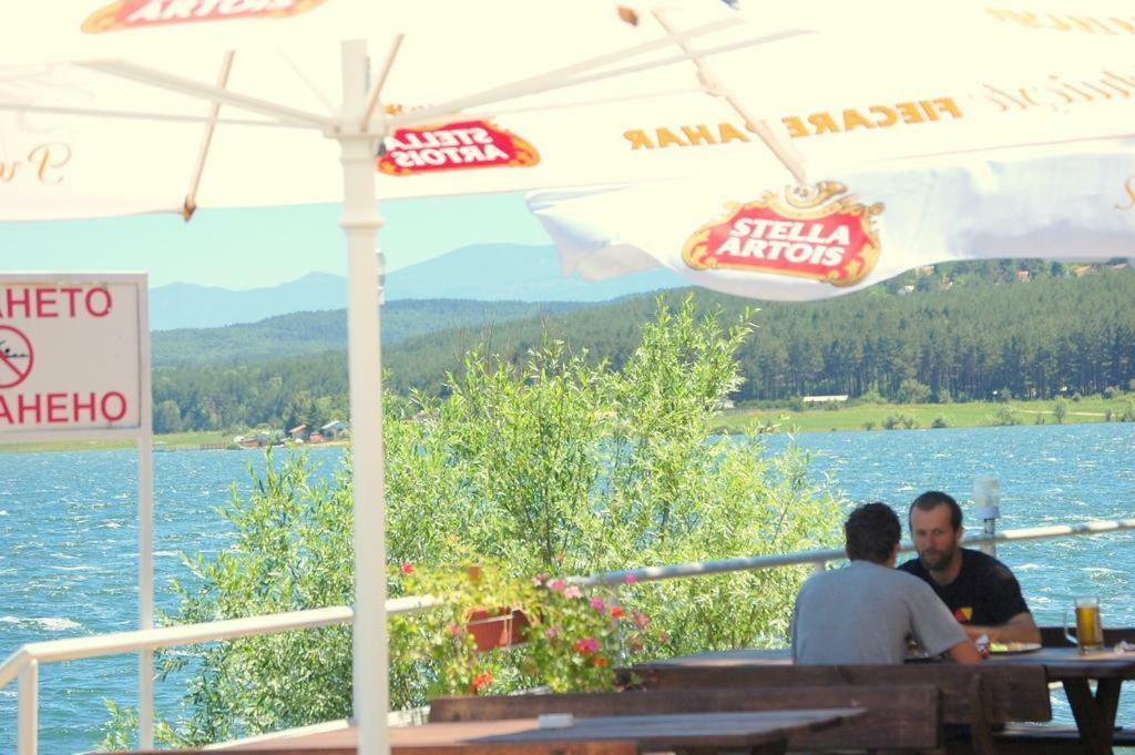 Комплекс Белите Къщи Shtarkelovo Gnezdo Bagian luar foto