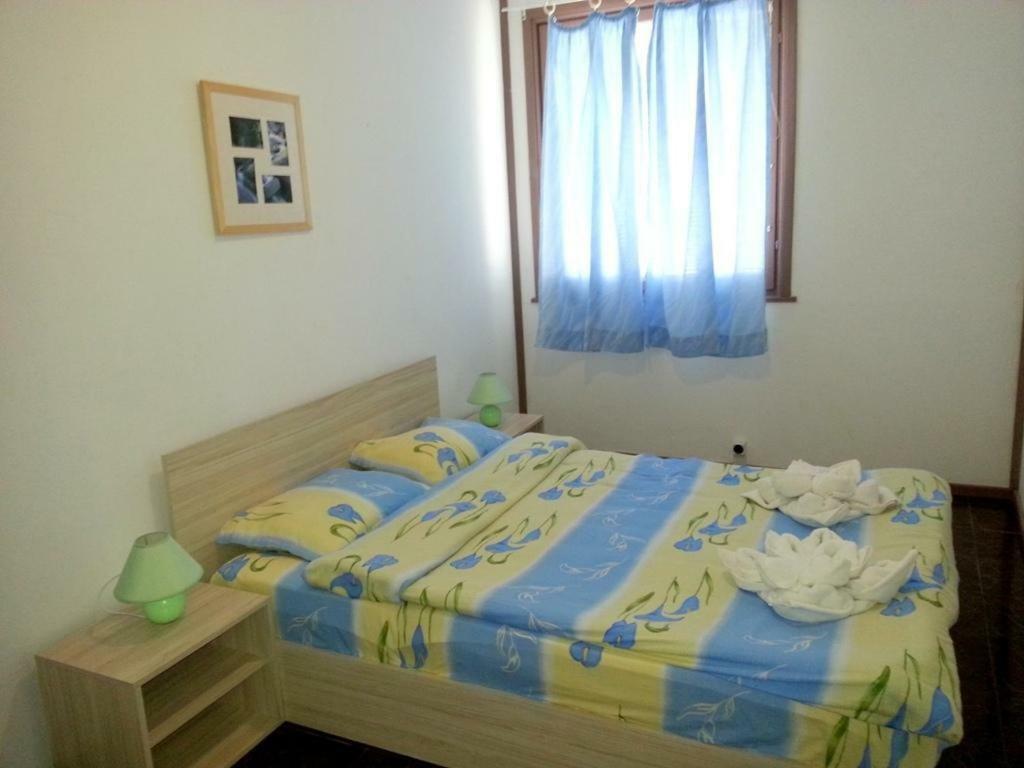 Комплекс Белите Къщи Shtarkelovo Gnezdo Bagian luar foto