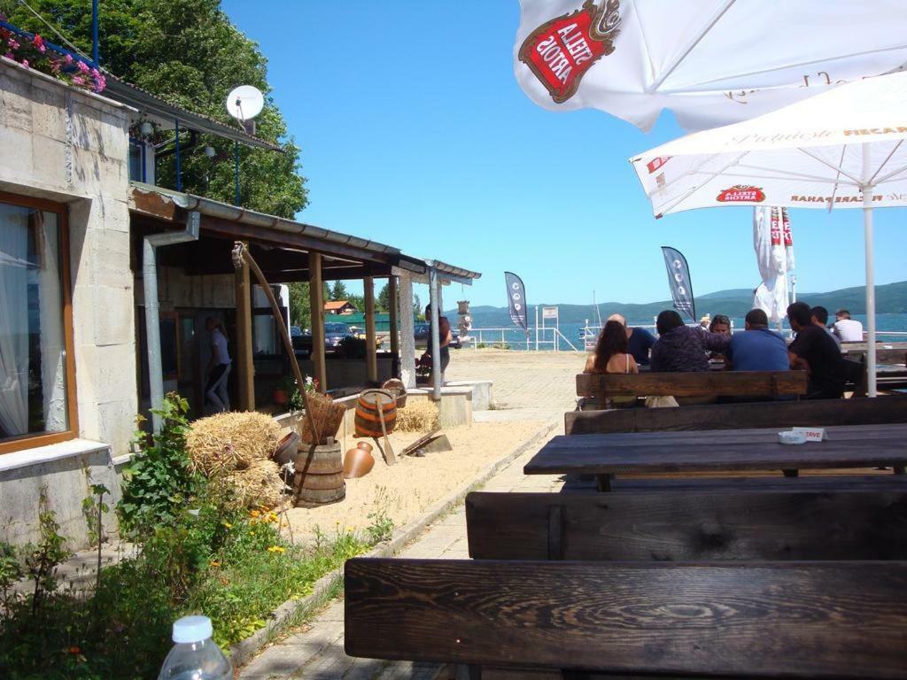 Комплекс Белите Къщи Shtarkelovo Gnezdo Bagian luar foto