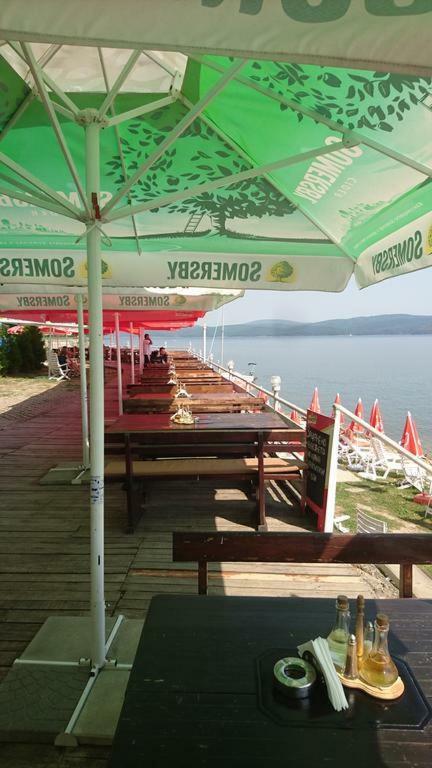 Комплекс Белите Къщи Shtarkelovo Gnezdo Bagian luar foto