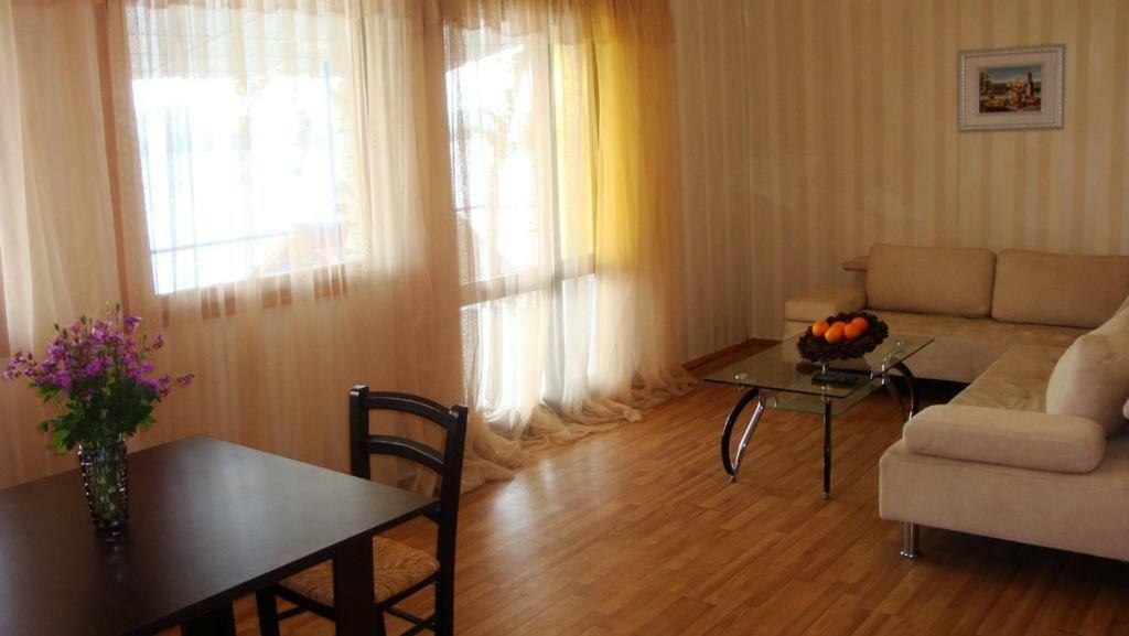 Комплекс Белите Къщи Shtarkelovo Gnezdo Bagian luar foto
